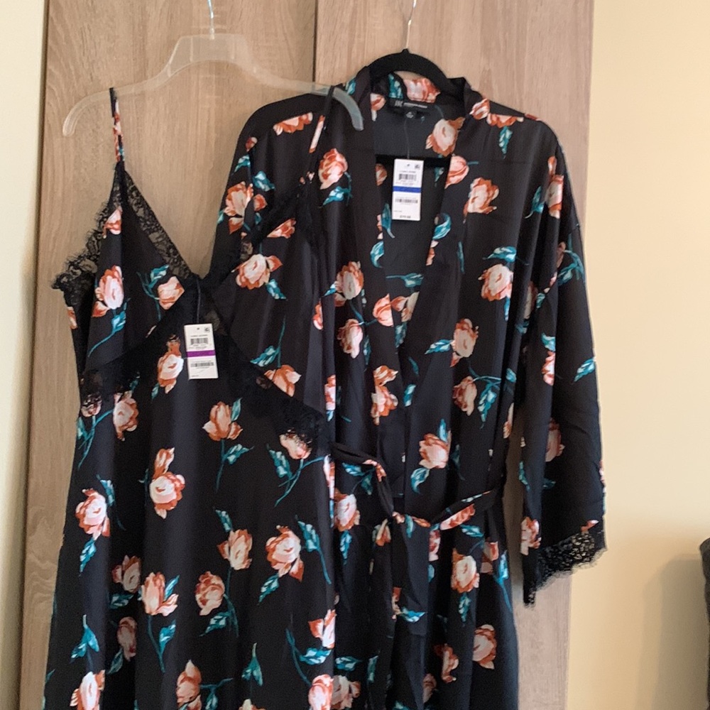 Women’s Lace-Trim Wrap Robe  size XL and Nightgown size XXL